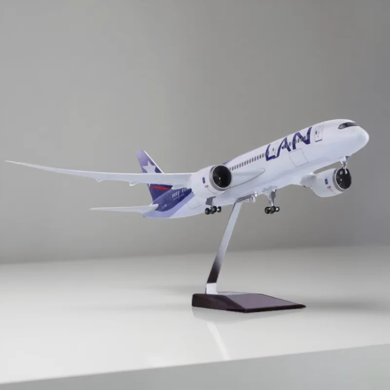 Chile LAN B787 Model Plane 43cm 1:130 Scale Airplanes Resin Diecast Aircraft With Landing Gear For Plane Enthusiast Collection