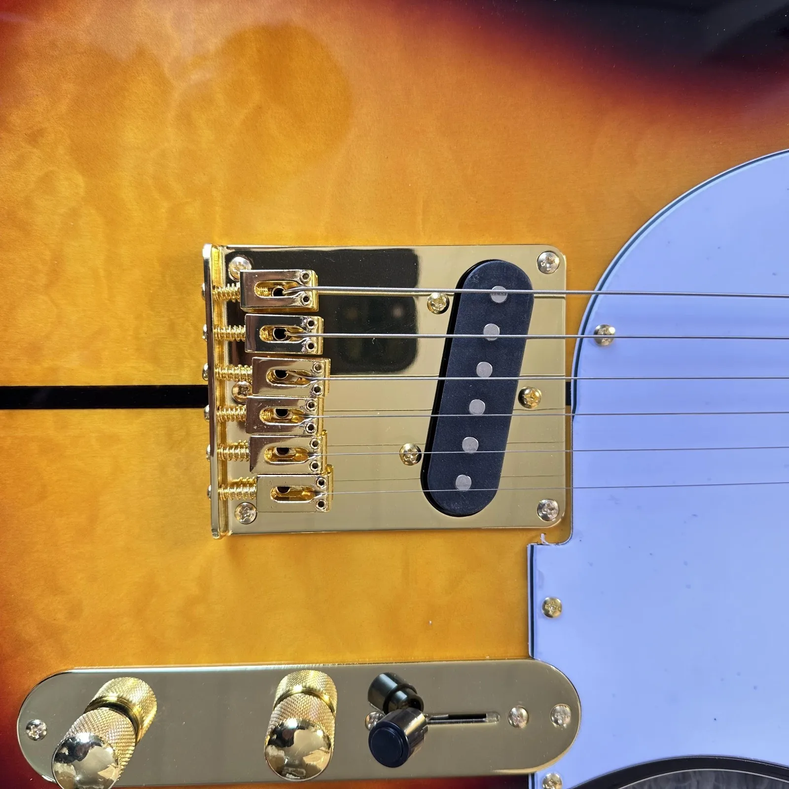 

2025 Style Guitar white pickguard maple fretboard maple neck