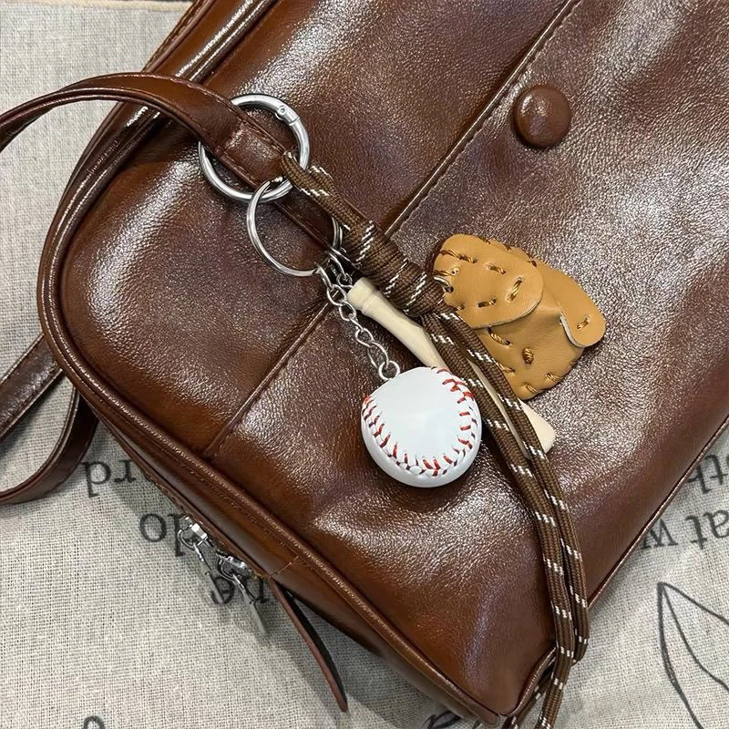 Mini-Baseballhandschuh Holzschläger Schlüsselanhänger Damen-Taschenzubehör Sportwagen-Schlüsselanhänger Geschenk für Mann und Frau – Detail 1