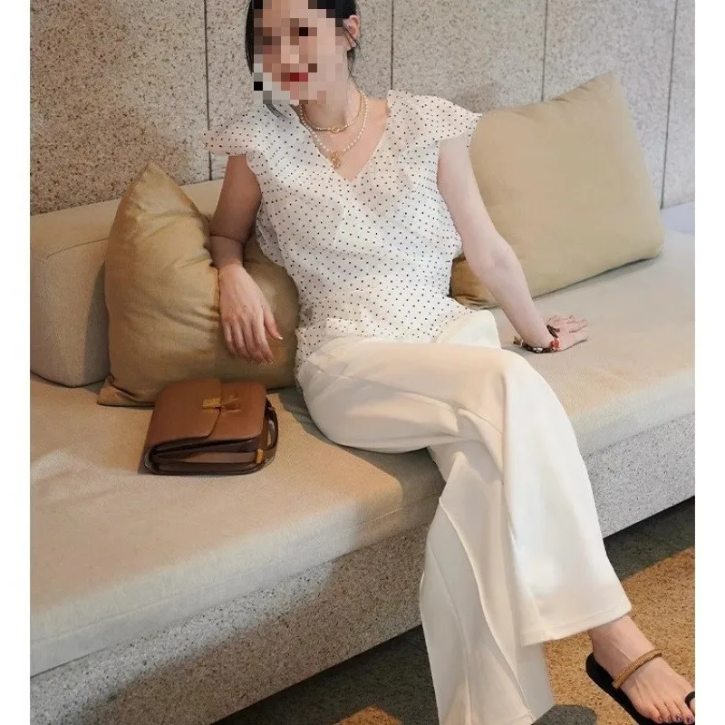 

Summer New White Polka Dot V-ne ort Sve Chiffon irt Women's Waist-cinched Top Versatile Faionable Fly-sve Design