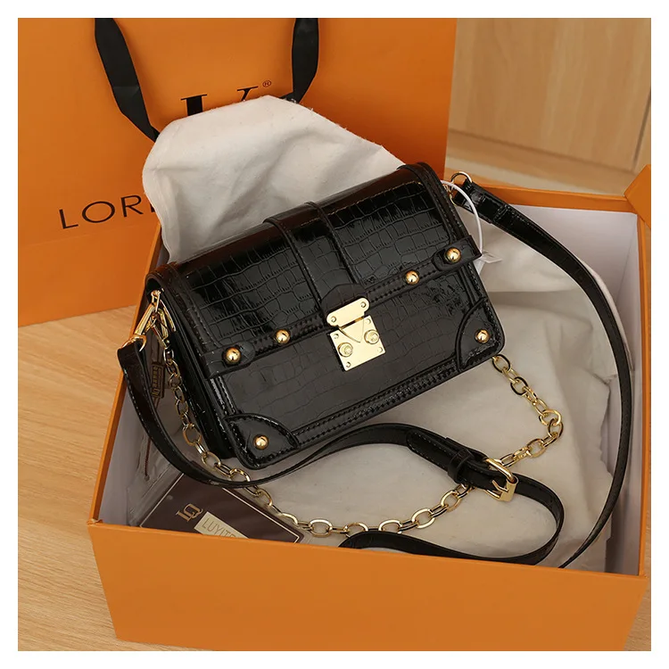 

2025 Fall New Laser Studded Bag Women Minimalist Chain Underarm Square Shoulder Fashion Purse