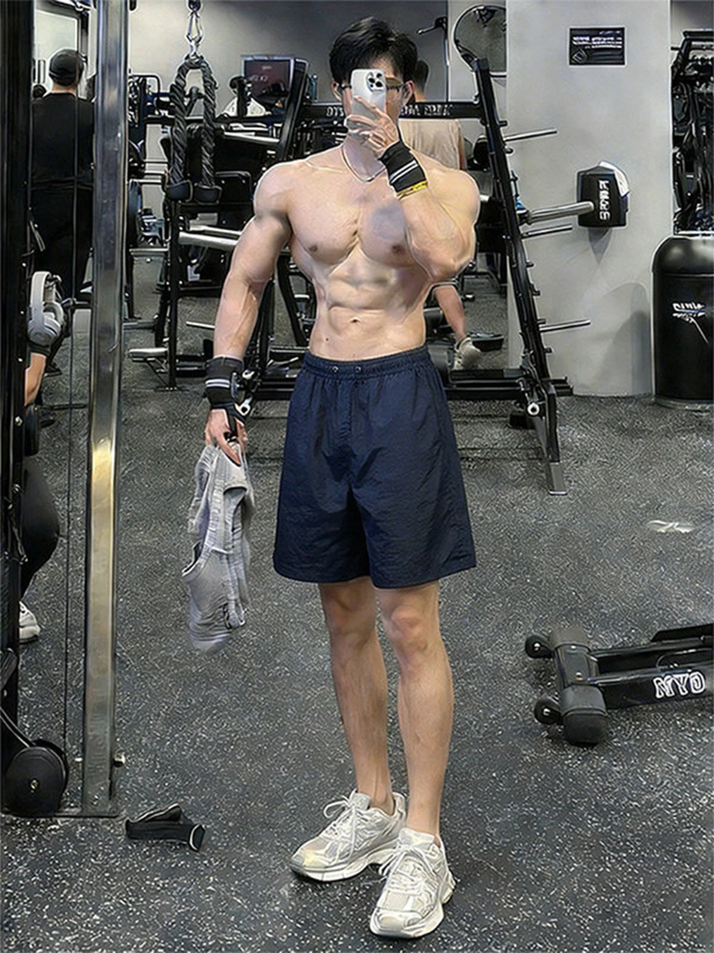 

Синие спортивные шорты для мужчин, летние, тонкие, из ледяного шелка, быстросохнущие, свободного кроя, для пляжа, из полиэфирного волокна, повседневные