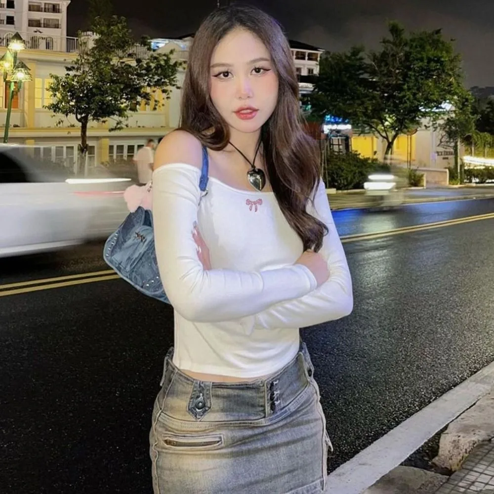 

Elegant Rhinestone Bow Off Shoulder T-Shirt Solid Color Slim Fit Long Sleeve T-Shirt Chic Autumn Base Pullover Tops Spring