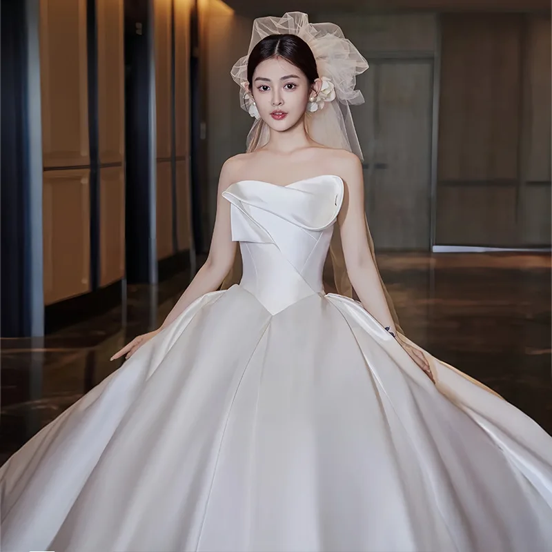 

Satin Light Wedding Dress2025New Bridal High-End Main Yarn Advanced Texture Tube Top Wedding Veil French Retro Trailing