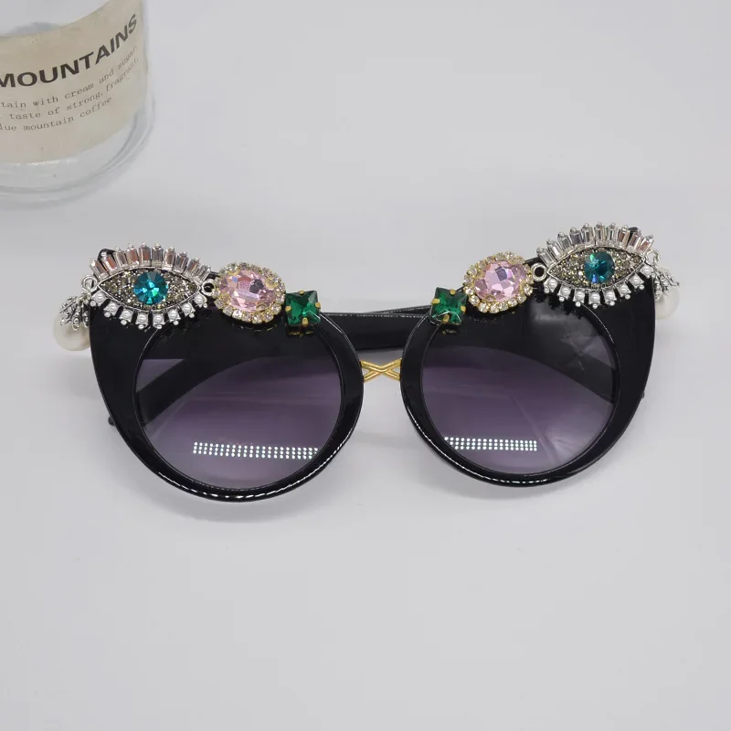 

2023 Latest Diamond Sunglasses Ladies Brand Designer Frameless Rhinestone Ladies Glasses Flower Season Travel Decoration Eyewear