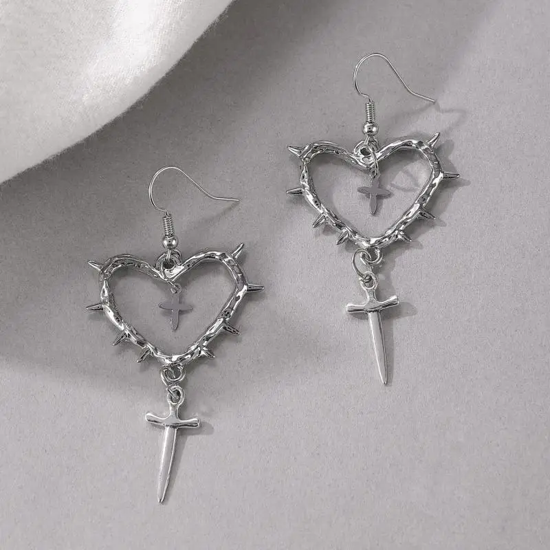 1 Pair Of Retro Gothic Style Thorn Heart Design Earrings, Heart-Shaped Earrings With Spikes, Neutral Earrings Holiday Party Gift