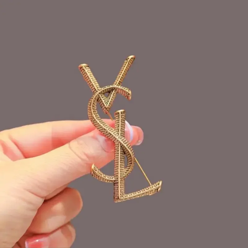 2024 الفاخرة خمر الإبداعية المعادن Vsl رسالة دبابيس للنساء الرجال الملابس دعوى العصرية بروش دبابيس مكتب مجوهرات الحفلات هدايا