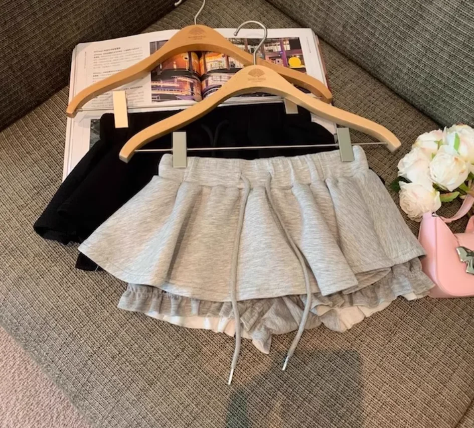 夏の新しいスパイシーガール弾性ローウエスト A ラインショートスカートグレー巾着スカート女性のための