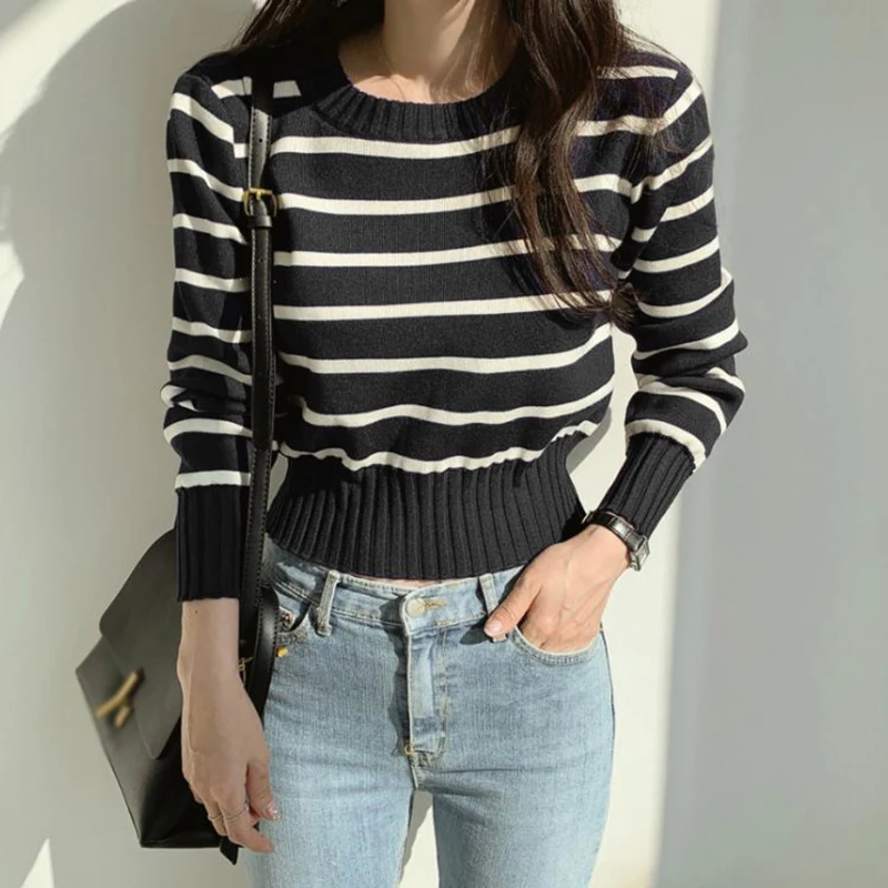 Women\'s Knitted Short Sweater O-Neck Retro Stripe Contrast Color Casual Fashion Versatile Long Sleeves Autumn Bottoming Tops