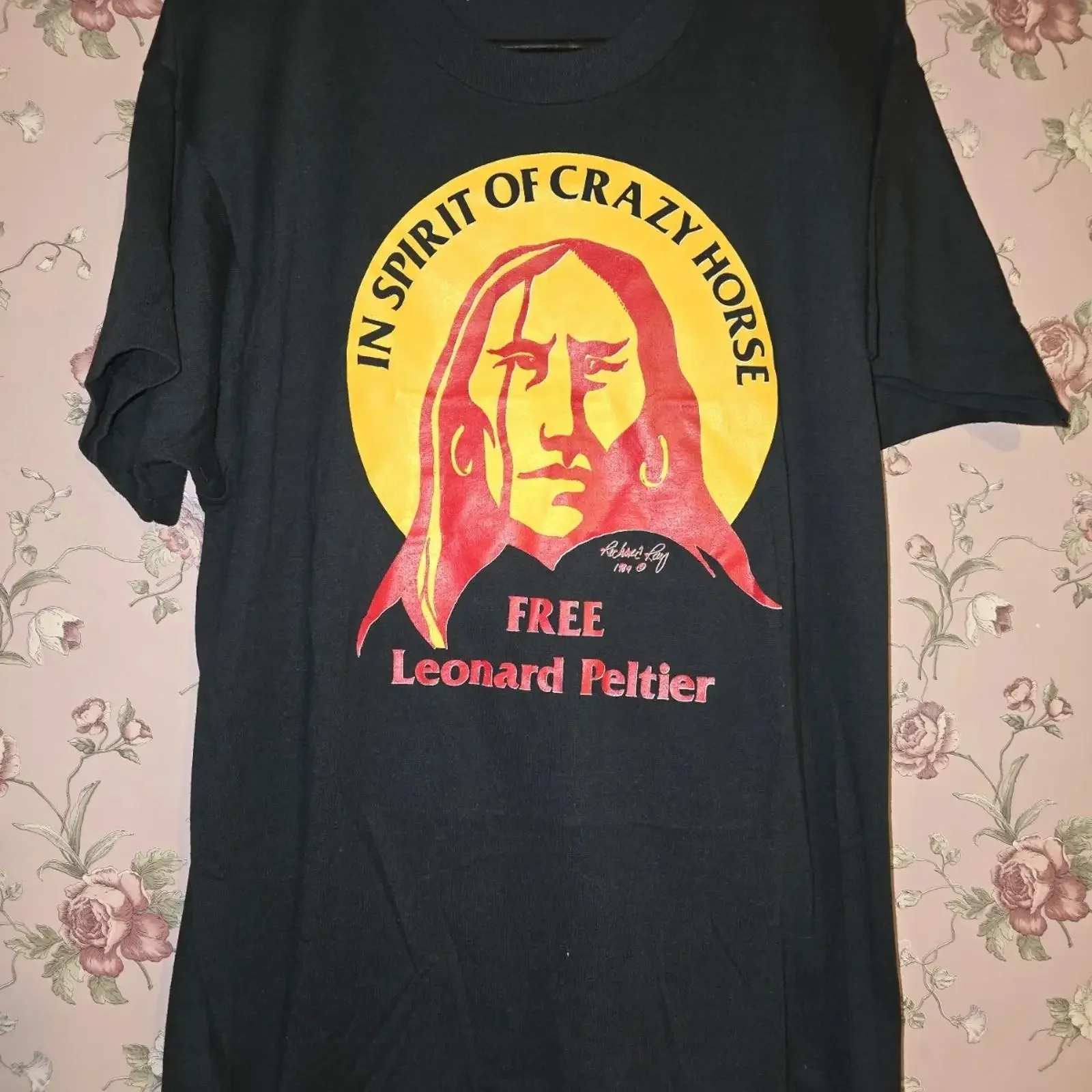 Vintage FREE LEONARD PELTIER Crazy Horse 1980 s Native Rights T Shirt Protest vintage Washed Top For Everyday Wear Slightly
