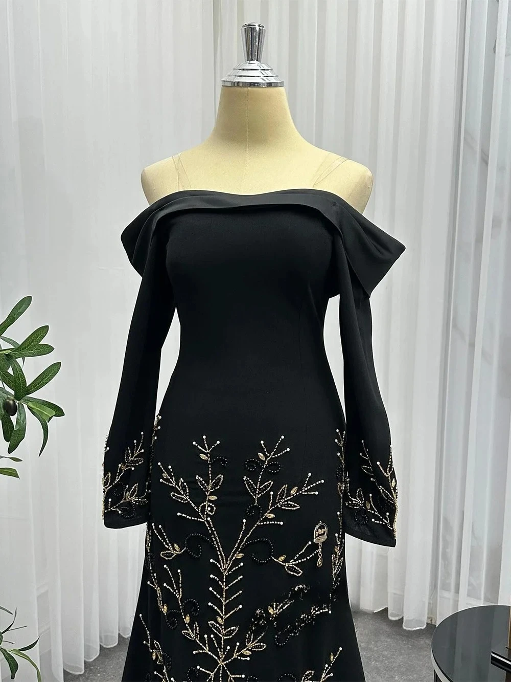 긴 소매 보트넥 이브닝 드레스 맞춤형 우아한 비딩 스팽글 스윕 트레인 로브 드 소와레 아라비안 프롬 가운 매칭