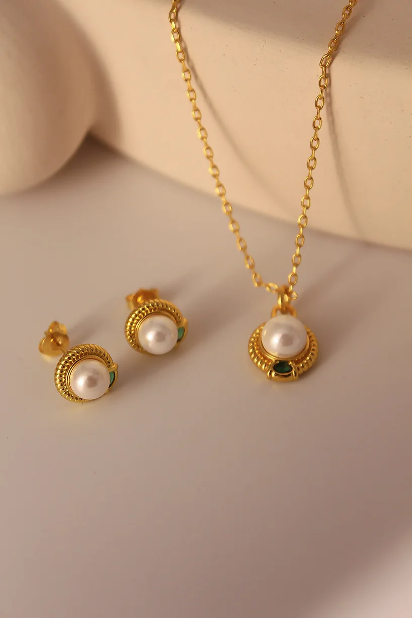 

2023 New Trendy Freshwater Pearl Jewelry Set 18K Gold Plated Pearl Ear Stud Earrings Pearl Long Chain Choker Necklace For Women