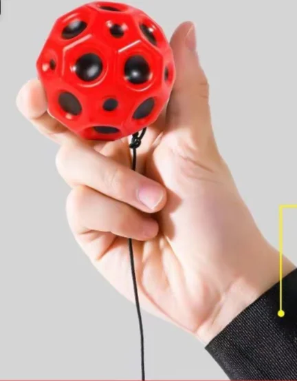 Wristband buckle elastic hole ball, automatically rebounds when thrown, no need to pick up the ball. Exercise hand, brain, and e