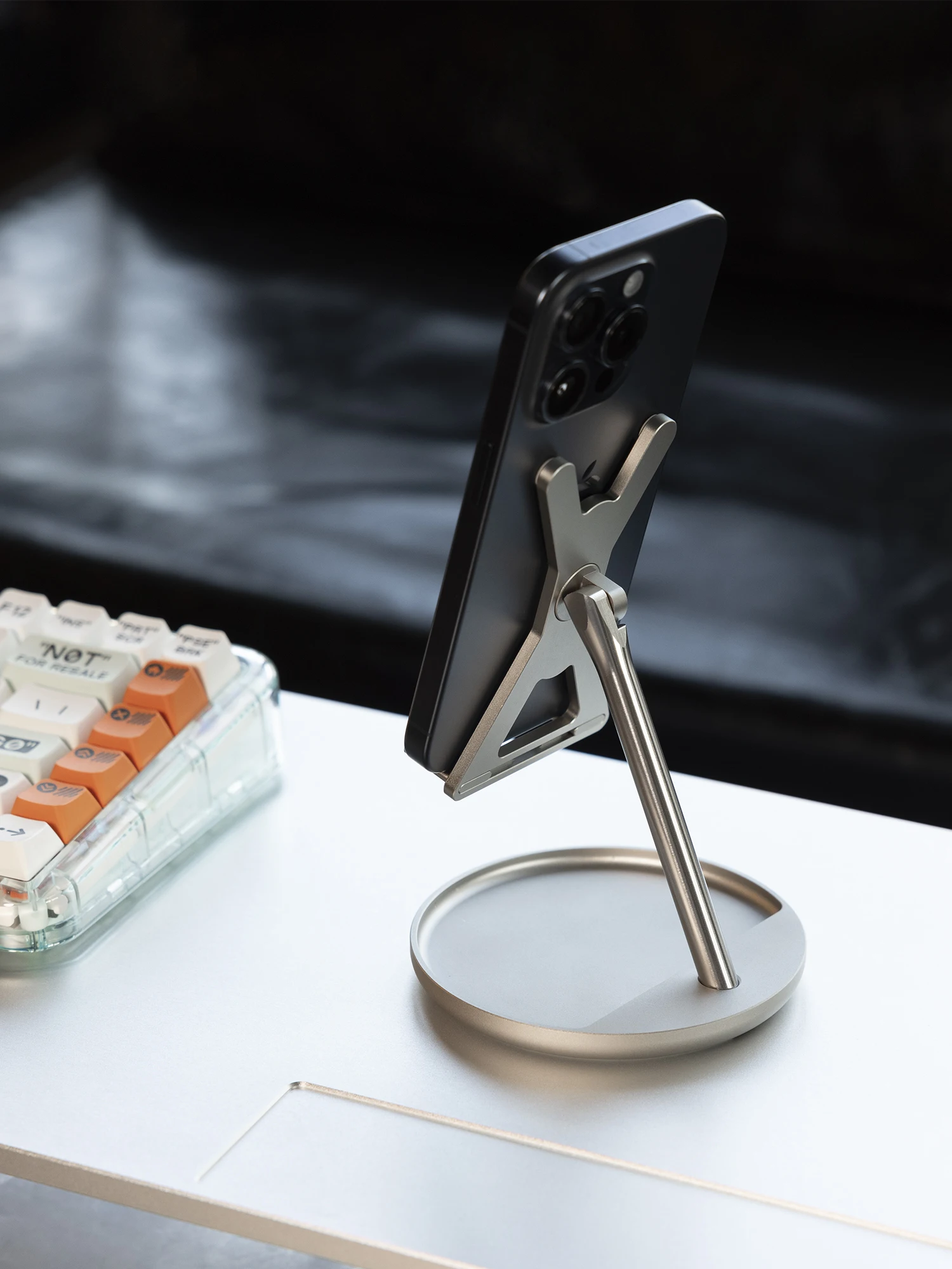 حامل سطح المكتب DD ddHiFi HS110 HiFi للهواتف الذكية ومشغل الموسيقى، AL6063 من سبائك الألومنيوم ووسادة السيليكون المضادة للانزلاق