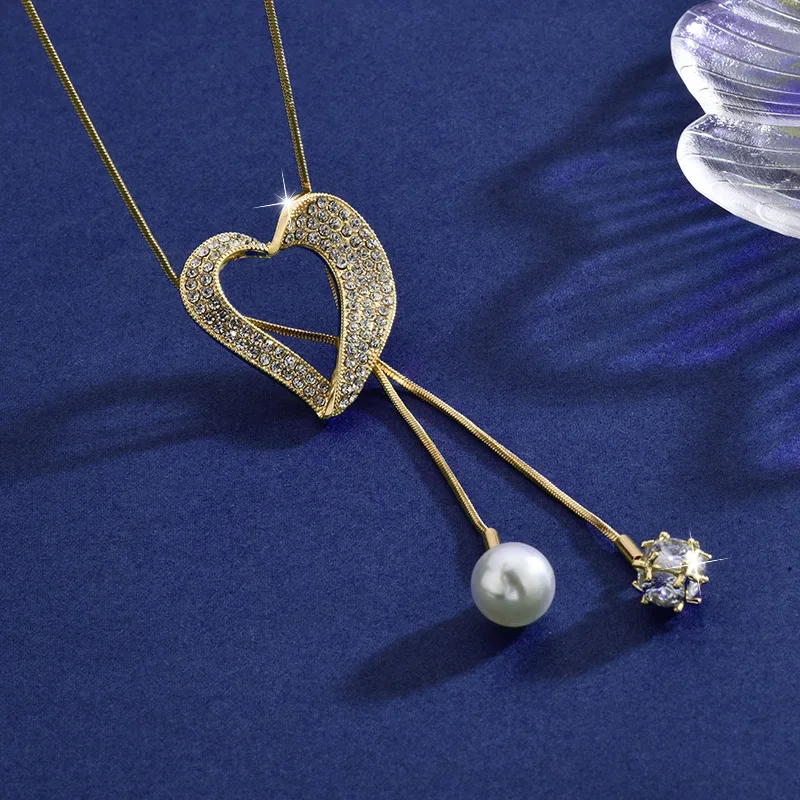 

New fashionable and simple sweater chain, new heart-shaped zircon long necklace for women