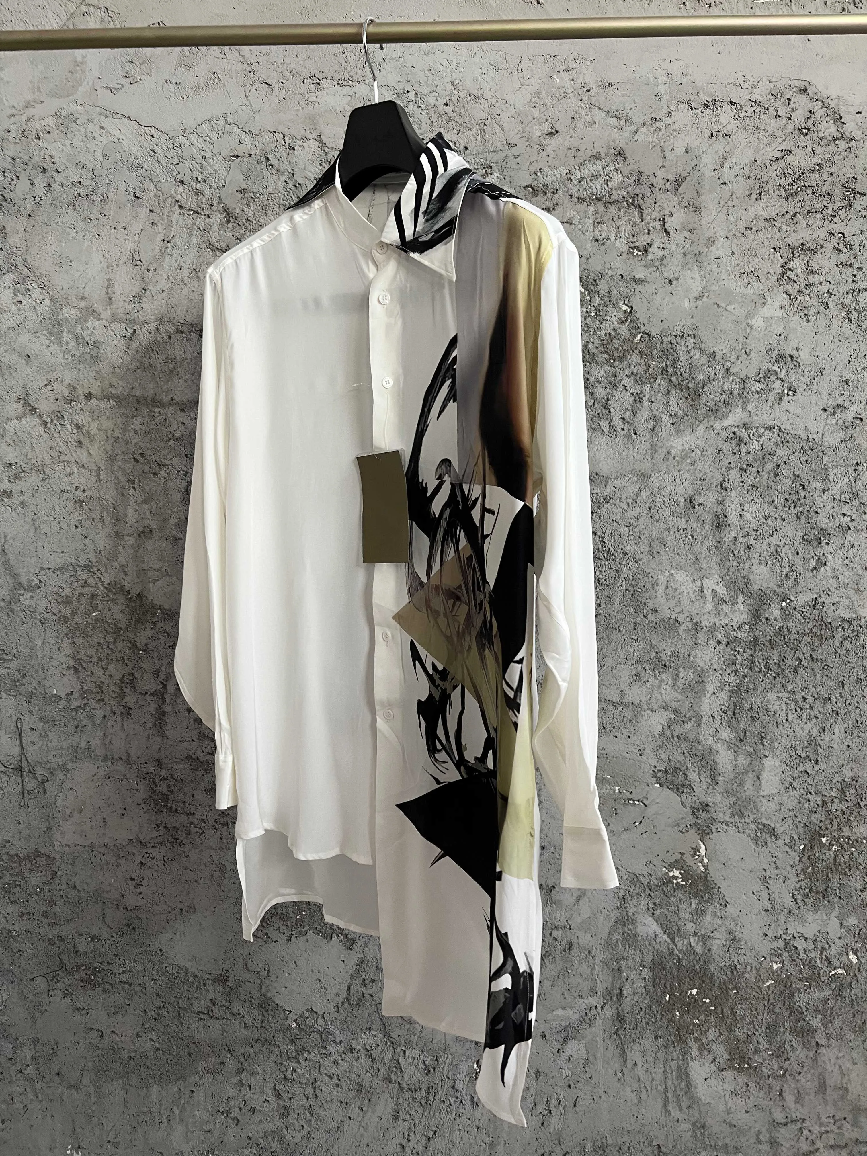 Design-sense printed asymmetrical hem long-sleeved shirt, personalized single-breasted shirt top