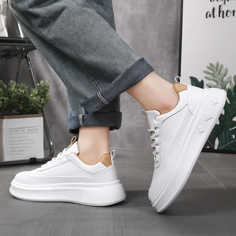 Zapatillas deportivas informales para hombre, de color blanco, con plataforma, ideales para actividades al aire libre, para correr, transpirables, ligeras, para caminar y que aportan altura.