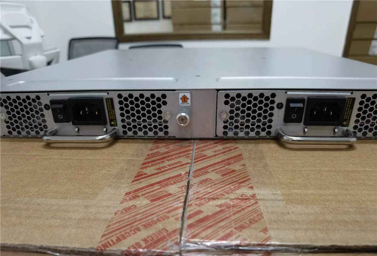 EMC DS-6510B EM-6510-24-16G-R Hitachi Brocade 6510 BR-6510-24-16G-R Fibre Channel SAN Switch