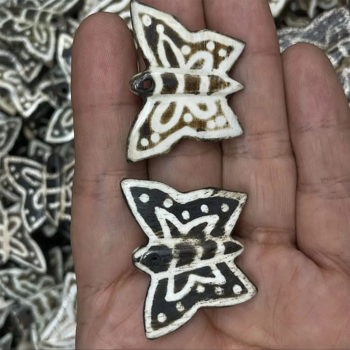 1pcs/lot Natural Buntik Dzi Pendant Cultural heritage wood change Stone material butterfly 33*27mm Exotic ethnic style Unisex