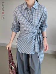 [LANMREM] Vintage Plaid Bandage Gathered Waist Shirt Women's Lapel Single Breasted Office Lady Blouses 2024 Autumn New 26C255