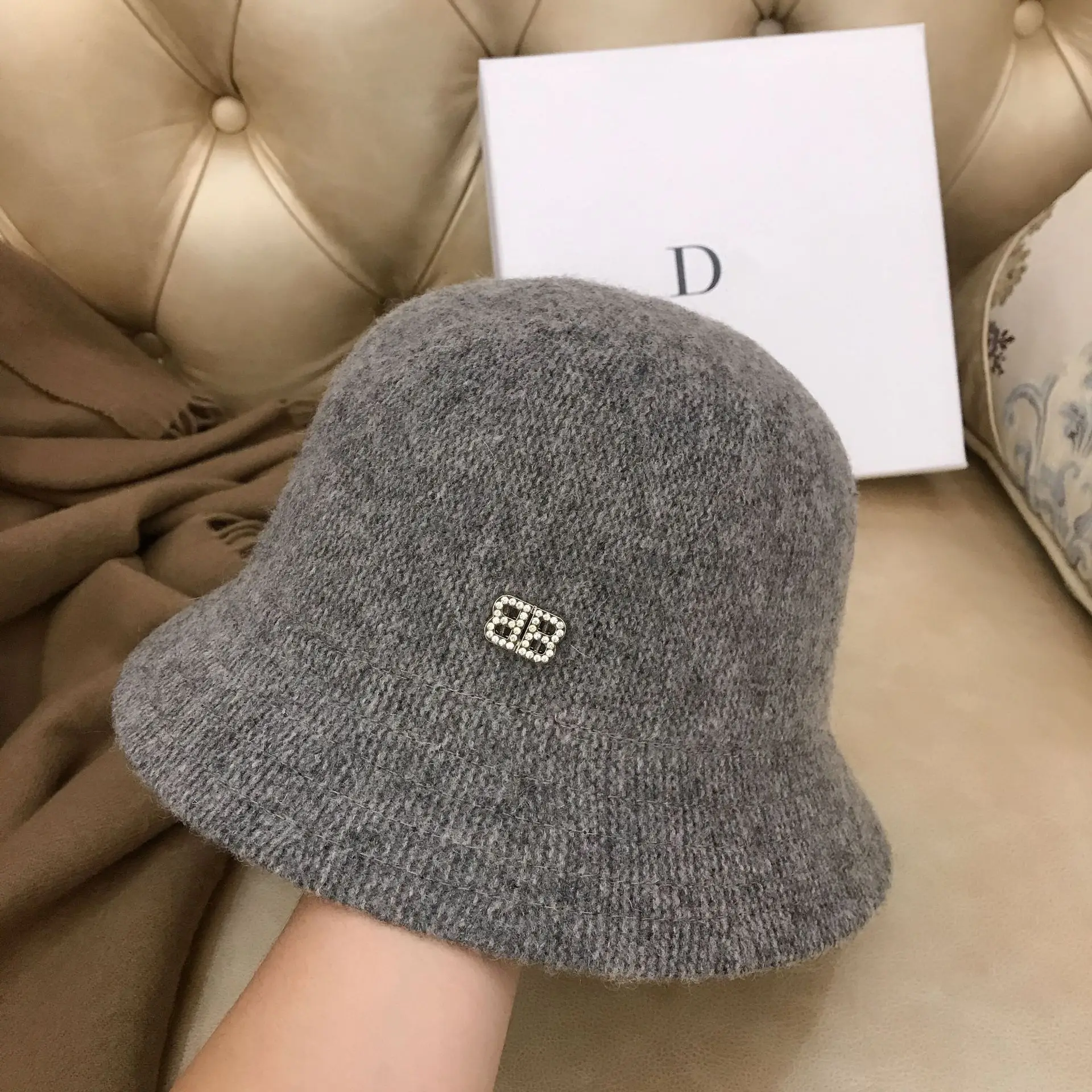 

Women's Wool Knit Bucket Hat with Rhinestone Letter, Casual Slouchy Beanie for Women, Foldable Fisherman Boho Cap for Autumn