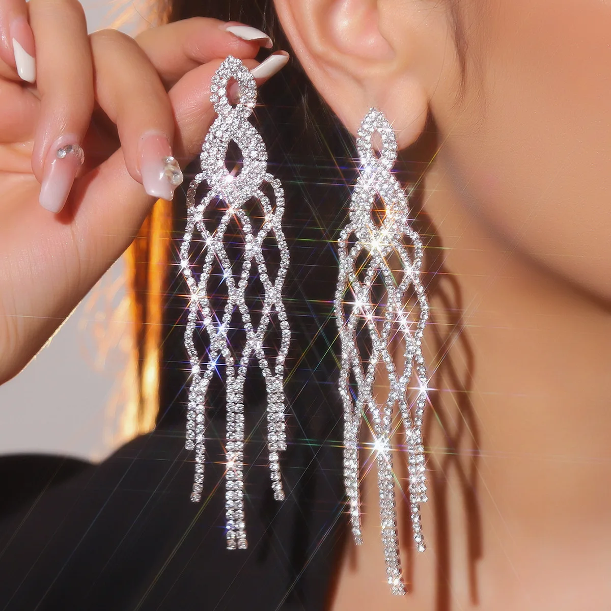 Town card oversized and super long, new personality exaggerated long fringed earrings for women, fashionable and shiny rhineston