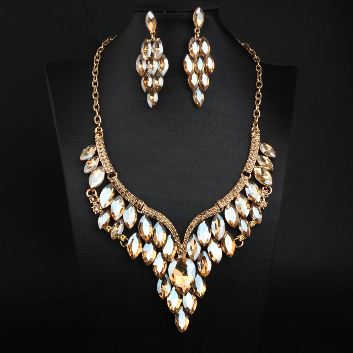 

DIY accessories Yiwu manufacturers cross-border European and American crystal glass pendant necklace earrings set banquet dress