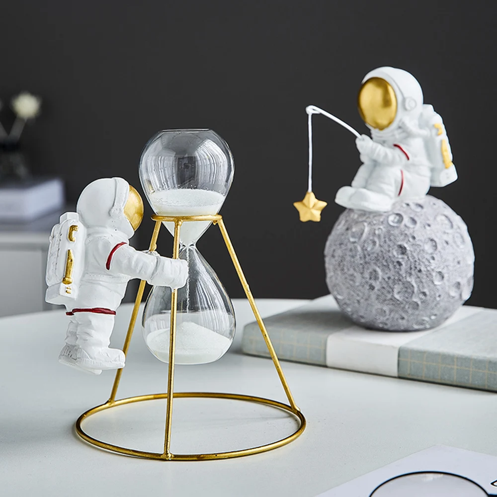 Lovely Decoration Astronaut Model Resin Small Ornaments Home Modern Room Desktop Decoration Ornaments Gift for Boyfriend