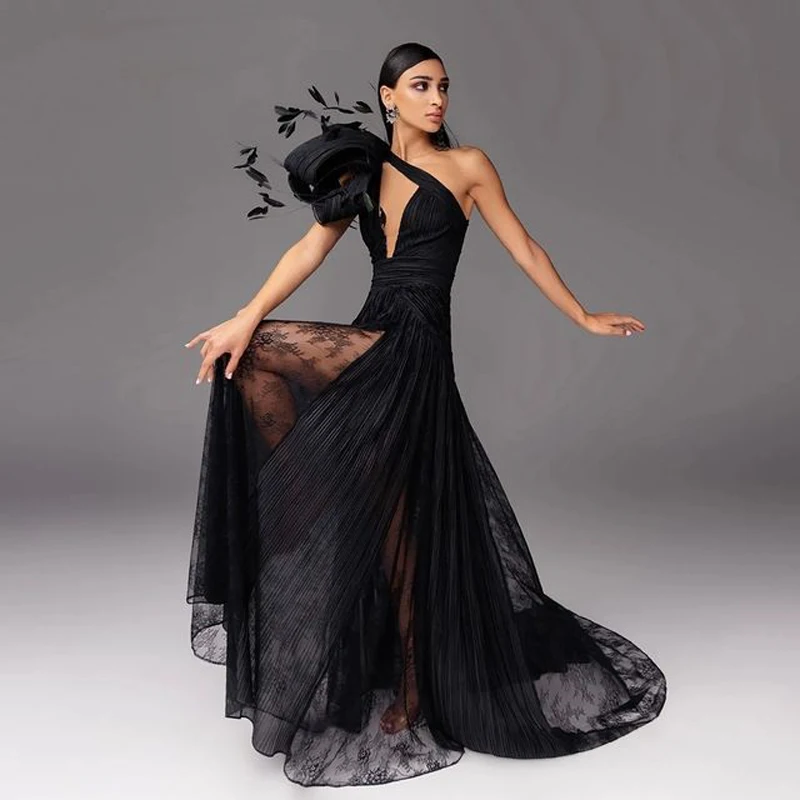 2024 Collection Black One Shoulder Prom Dresses with Feathers Pleated Lace Backless Arabic Evening Gown vestidos para mujer