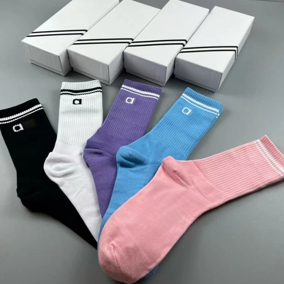 Рисунок 3 - 5 пар носков для йоги LO