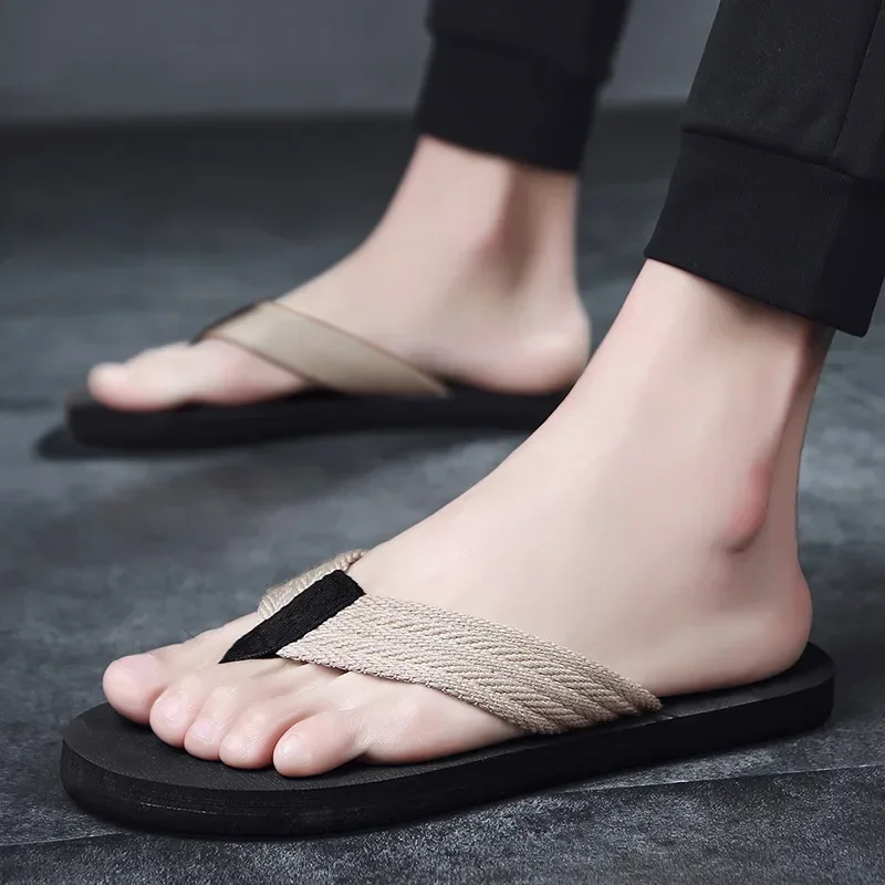 Estate 2024 nuovo stile infradito Casual antiscivolo stile coreano sandali alla moda sandali personalizzati scarpe da spiaggia