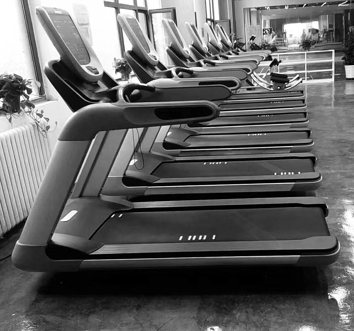 Custom EG-9001New Design Fitness Equipment Top Motorized Treadmill Trademills