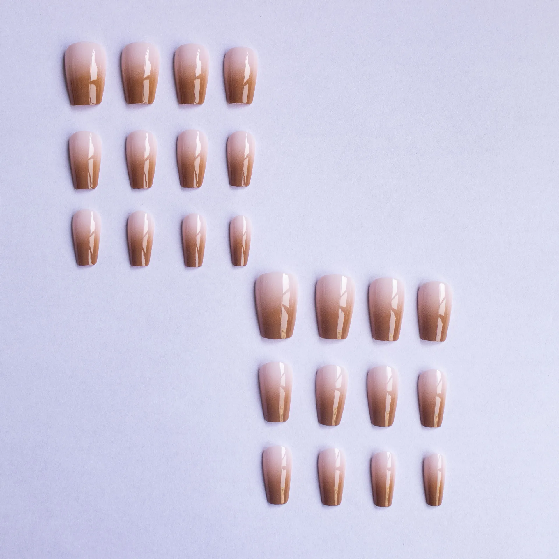 Kleurverloop Druk op nagels 24 stuks Middellange doodskist Nepnagels Ballet Naakt Kleur Charme Manicure Stick-on nagelbenodigdheden