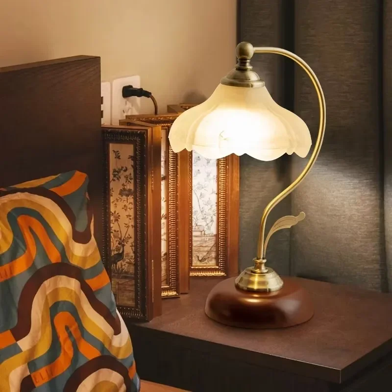 تصميم مصباح طاولة غرفة النوم زخرفة زجاجية عتيقة مصباح طاولة غرفة المعيشة الرومانسي الأوروبي القديم #3