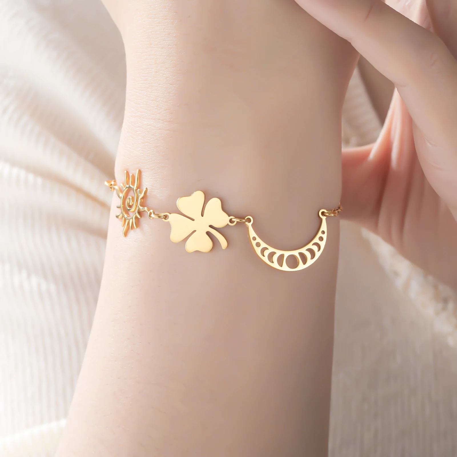 Unift Stainless Steel Sun Moon Bracelet with Four-Leaf Clover Fashion Charm Bracelets for Women and Men Amulet Lucky Jewelry