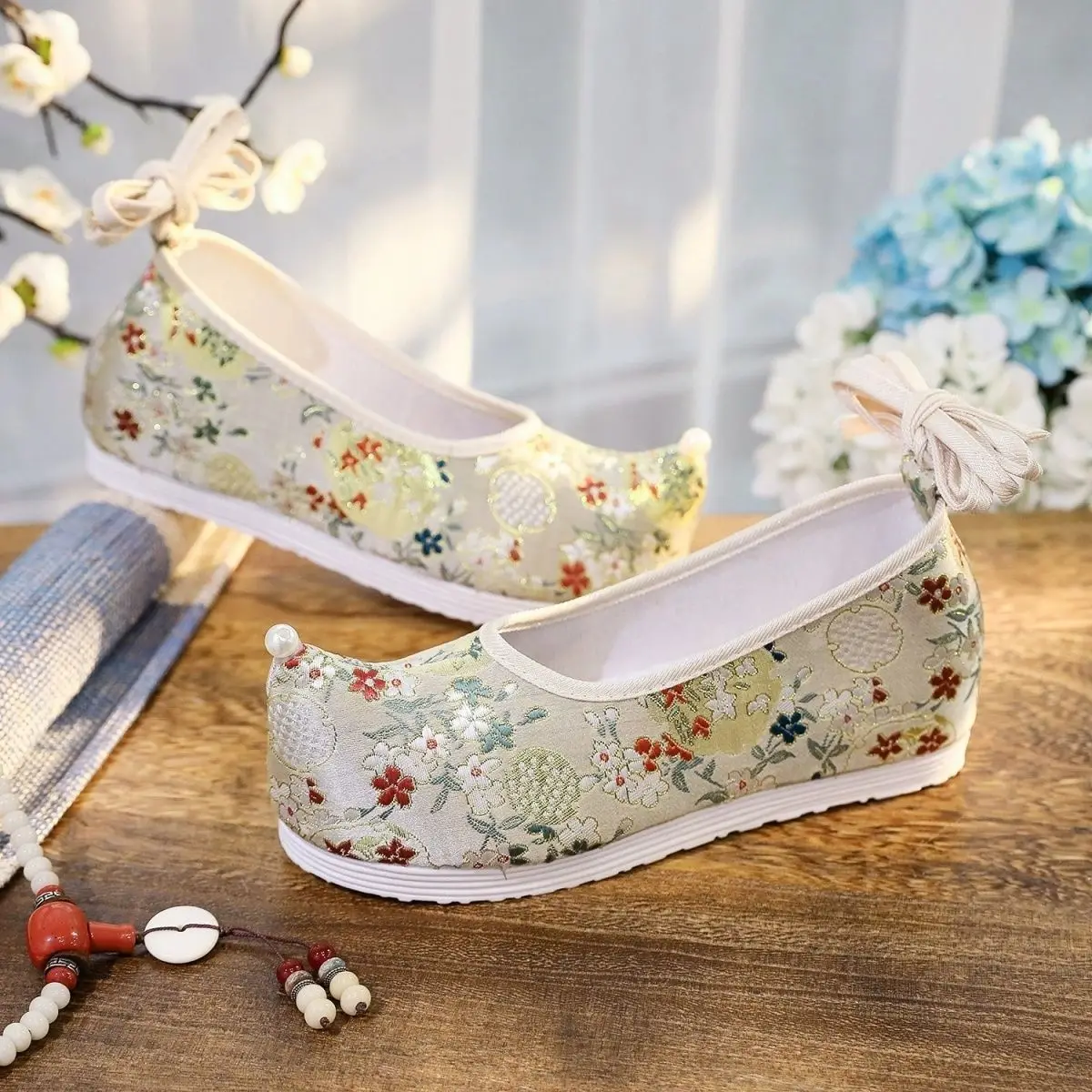 sapatos-hanfu-femininos-com-perolas-e-bico-curvado-tenis-de-tecido-bordado-estilo-nacional-retro-calcados-para-danca-folclorica-antiga