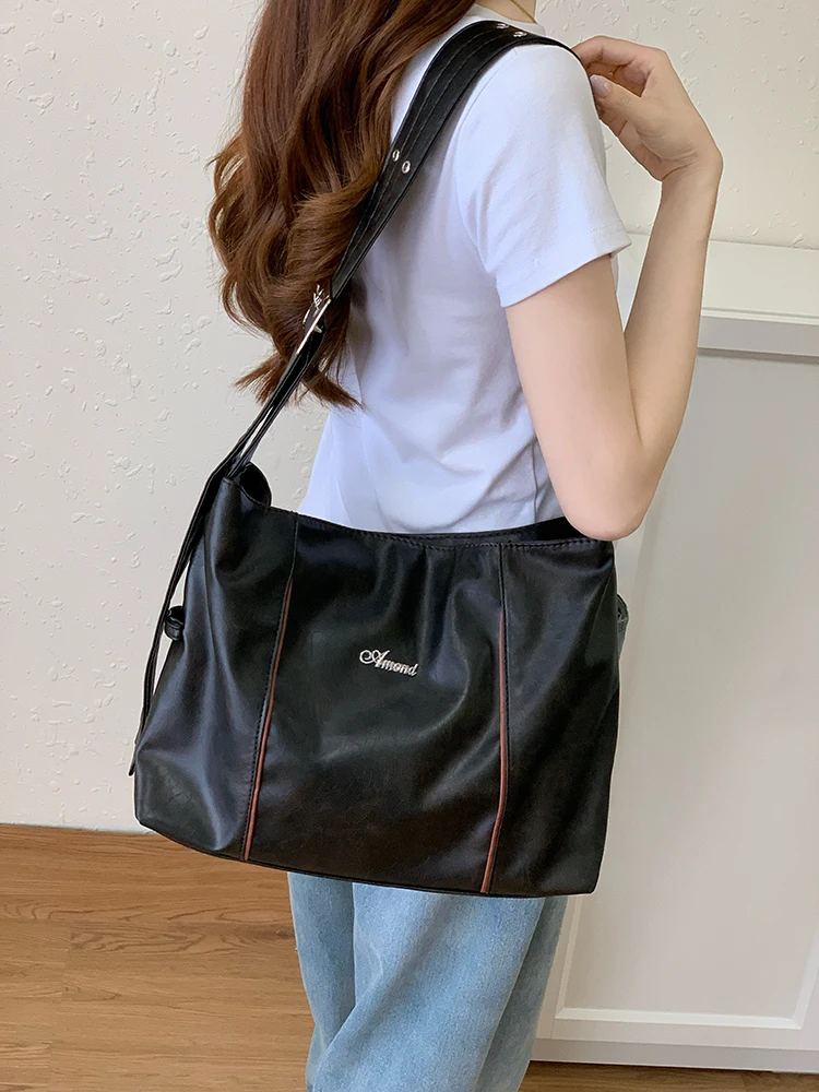 

Fashion Large Capacity Tote Bag Women's Wide Shoulder Strap Design Retro Commuter Handbags Travel One Shoulder Crossbody Bags