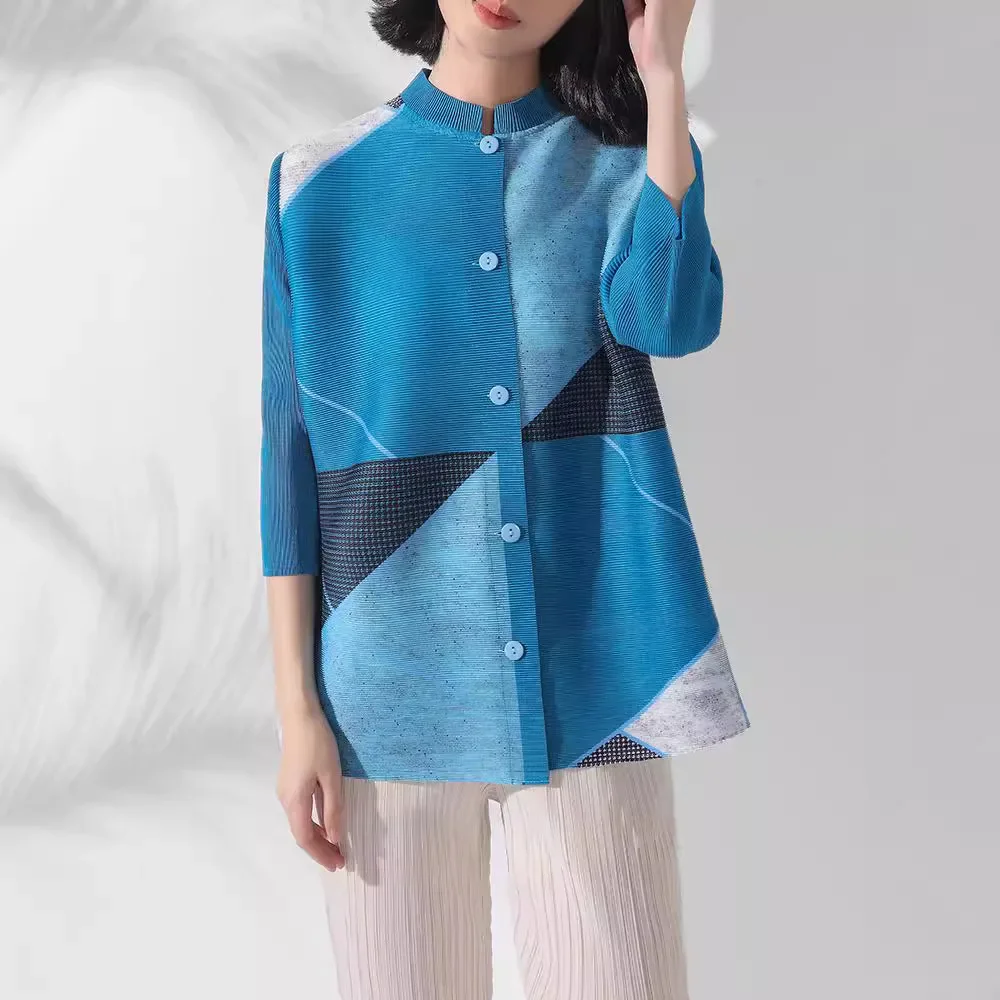 2024 Autumn Wrinkle Top Fashionable Short Cropped Jacket Button Detail Versatile Cardigan Women Stylish Slimming Miyake Brand