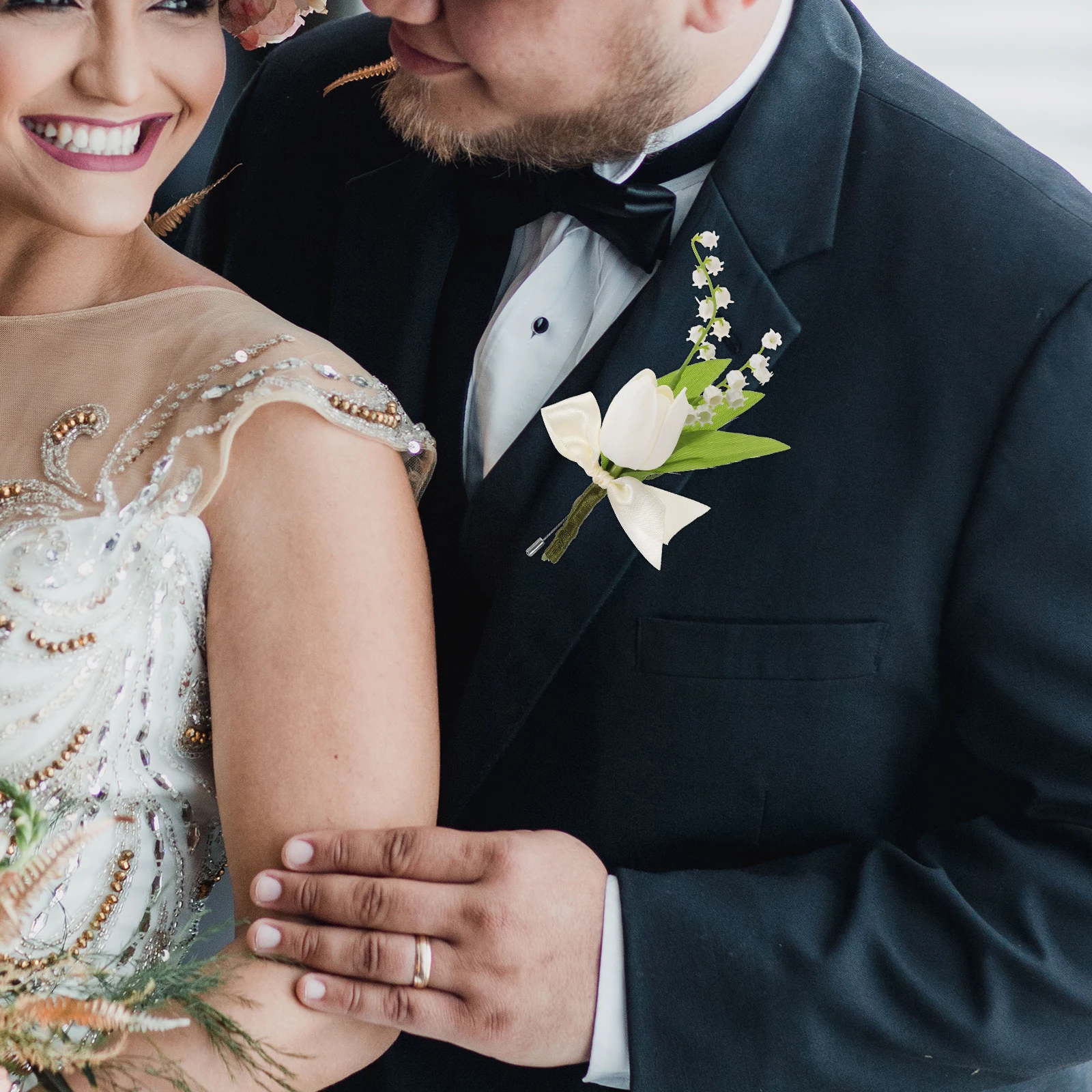 

Artificial Wedding Boutonniere Flowers For Groom Bride Decorations Corsages Chest Flower Accessory Stable Easy Apply Bright