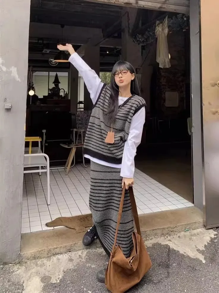 Retro Striped Knitted Vest Women's Early Autumn Lazy Atmosphere Long Sleeve T-Shirt High Waist  Skirt Three-Piece Set