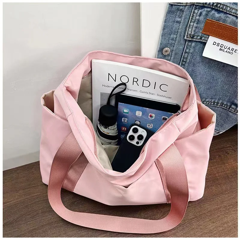 Bolso de mano de nailon de gran capacidad para mujer, bolsa de hombro de Color sólido para viaje, ocio Simple, para salir de mamá, novedad de 2023