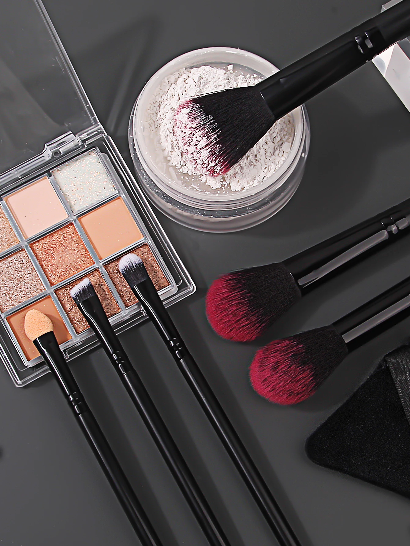 16本入りチークブラシ、スポンジアイシャドウブラシ、アイライナーブラシ、メイクブラシセット＆ソフトメイクスポンジ、エッグパウダーパフ