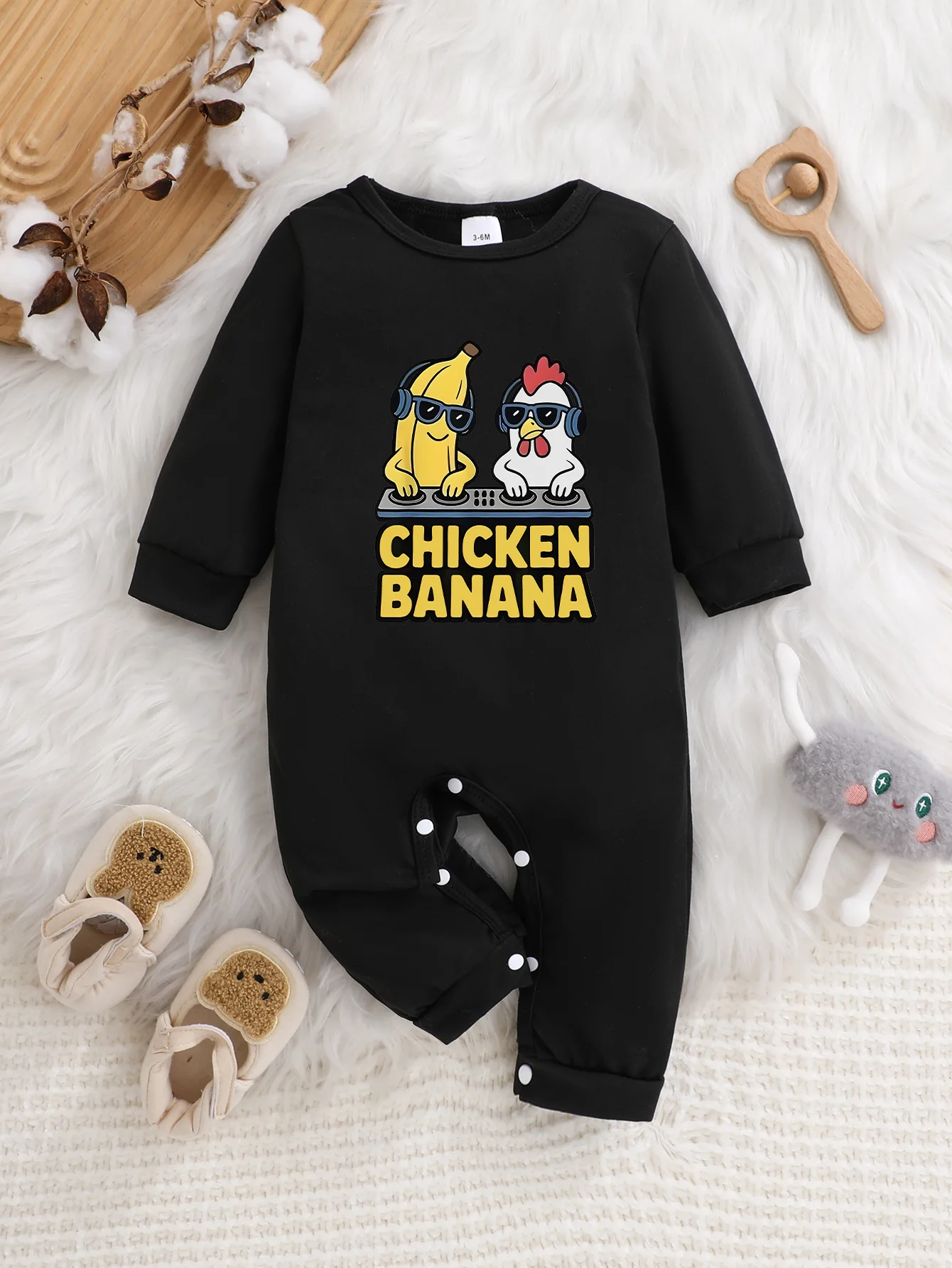 Newborn baby boy and girl long-sleeved rompers with letter print design, comfortable and soft against baby's skin, suitable for