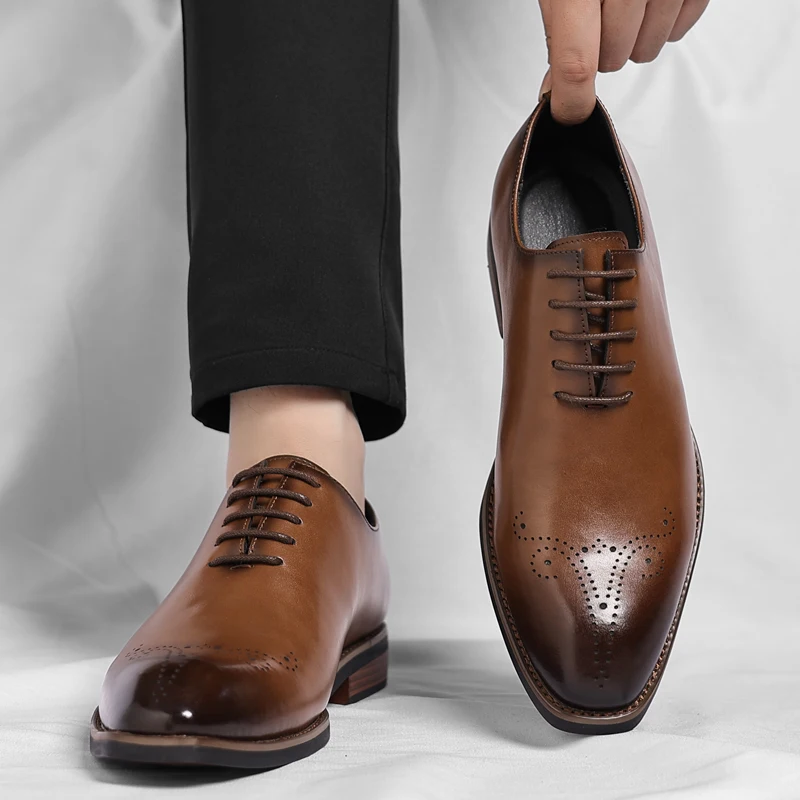 

Autumn New Men's Comfortable Pointed Business Dress Leather Shoes Fashion Brand Carved Lace Up Breathable Block Leather Shoes