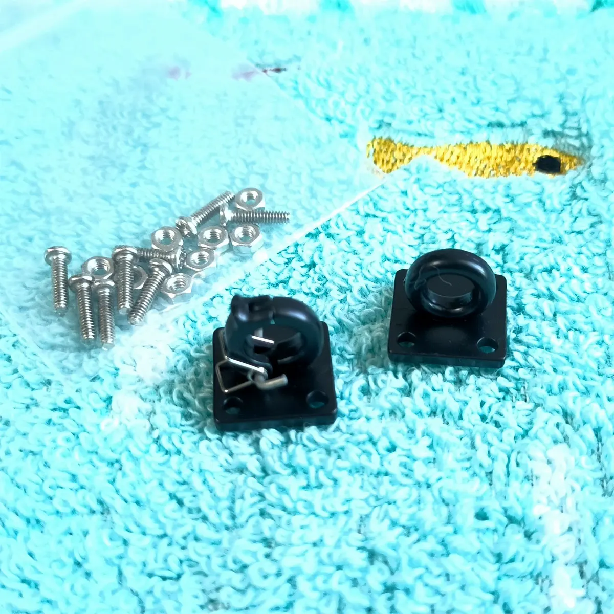 2Pcs Trailer Towing Buckle Tow Hooks Metal Climbing Trailer Shackles for 1/10 RC Simulation Climbing Car