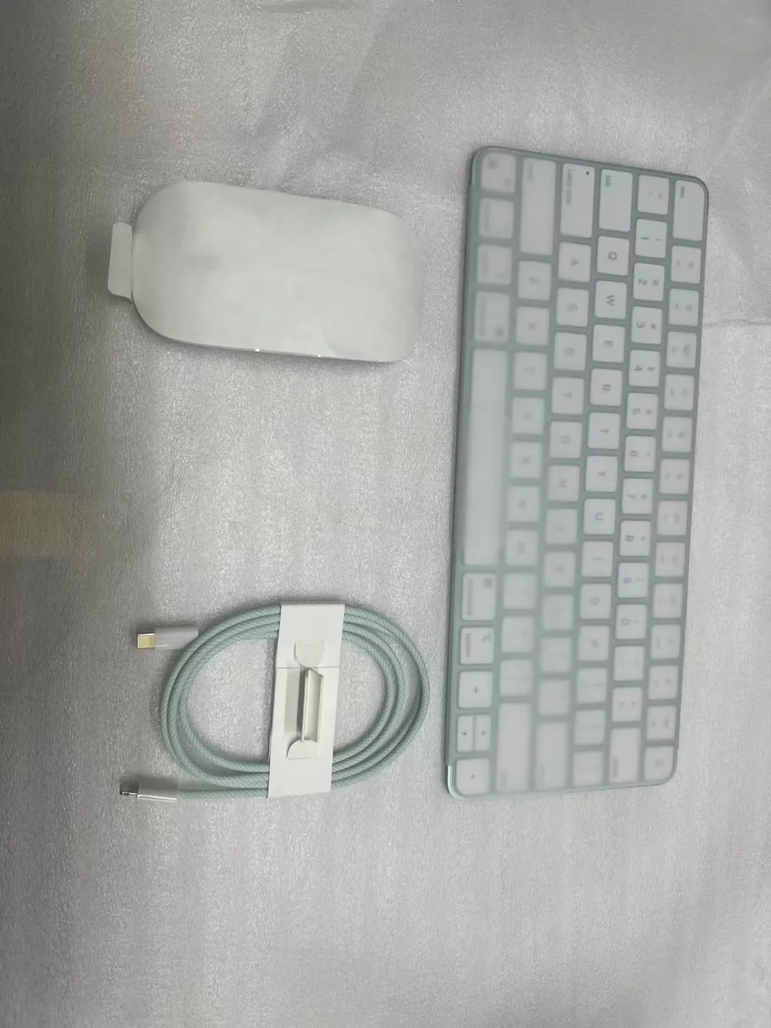 The Magic keyboard without  touch ID +Magic mouse +charge cable