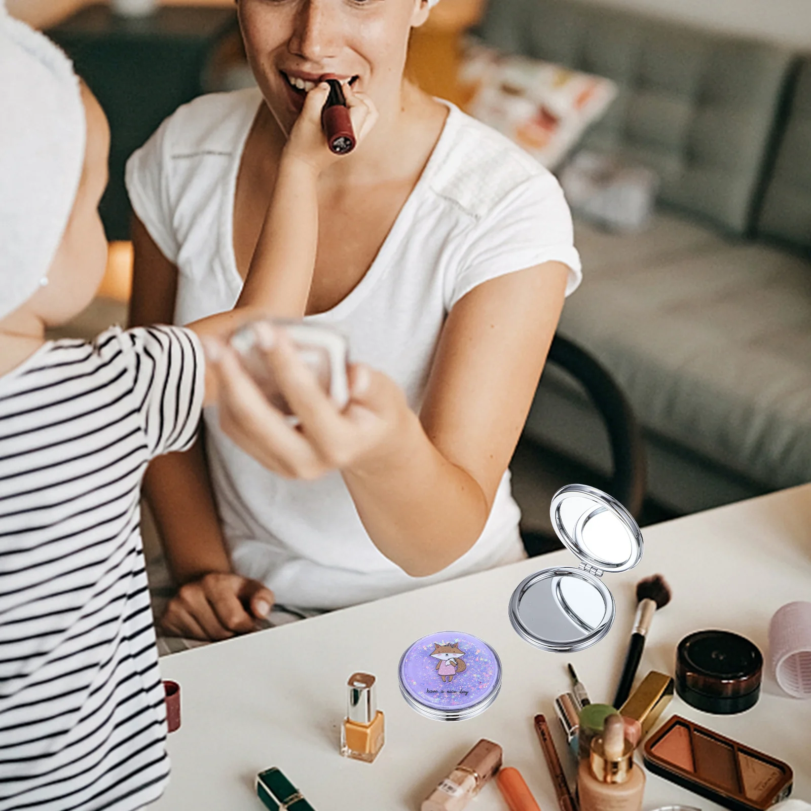 

Round Flowing Sand Small Makeup Mirror Foldable Double-Sided Compact Portable Pocket Mirror for Travel Outdoor Use