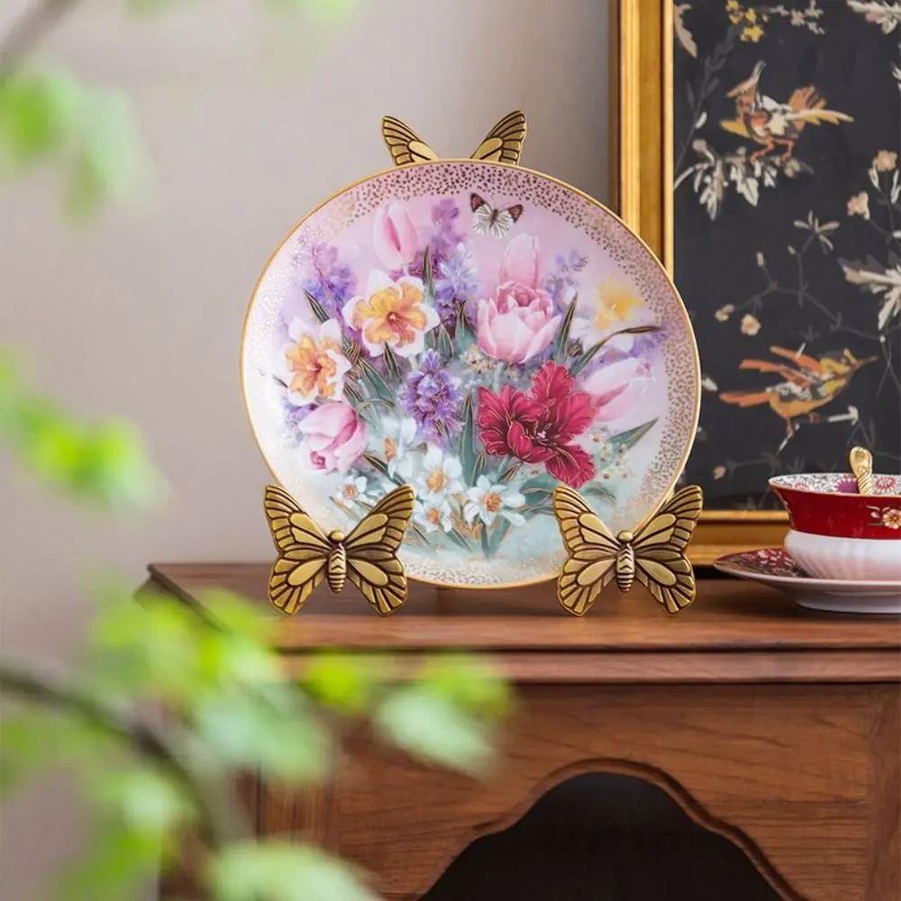 Vintage Design Butterfly Alloy Plate Stand Butterfly Motif Light Luxury Style Gold Decorative Easel Brass Dining Table