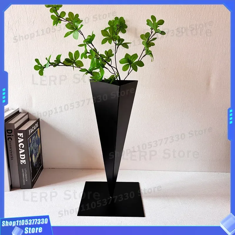 Black Wrought Iron Triangular Flower Stand Modern Home Decor Living Room Entrance Display Rack Hotel B&B Floral Arrangement