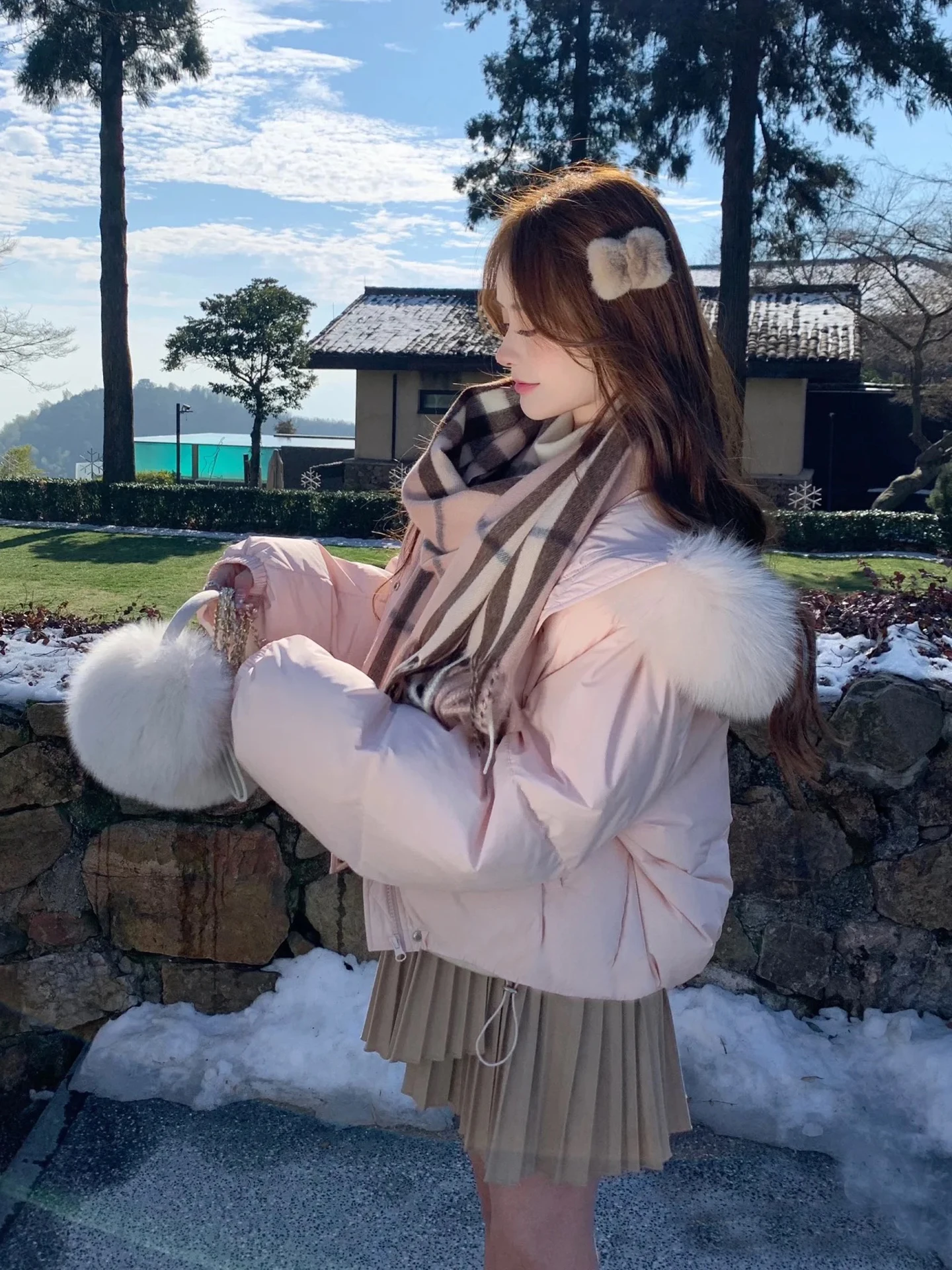 

Розовое утепленное хлопковое пальто женское зимнее с большим меховым воротником, в корейском стиле, свободного кроя, из полиэфирного волокна